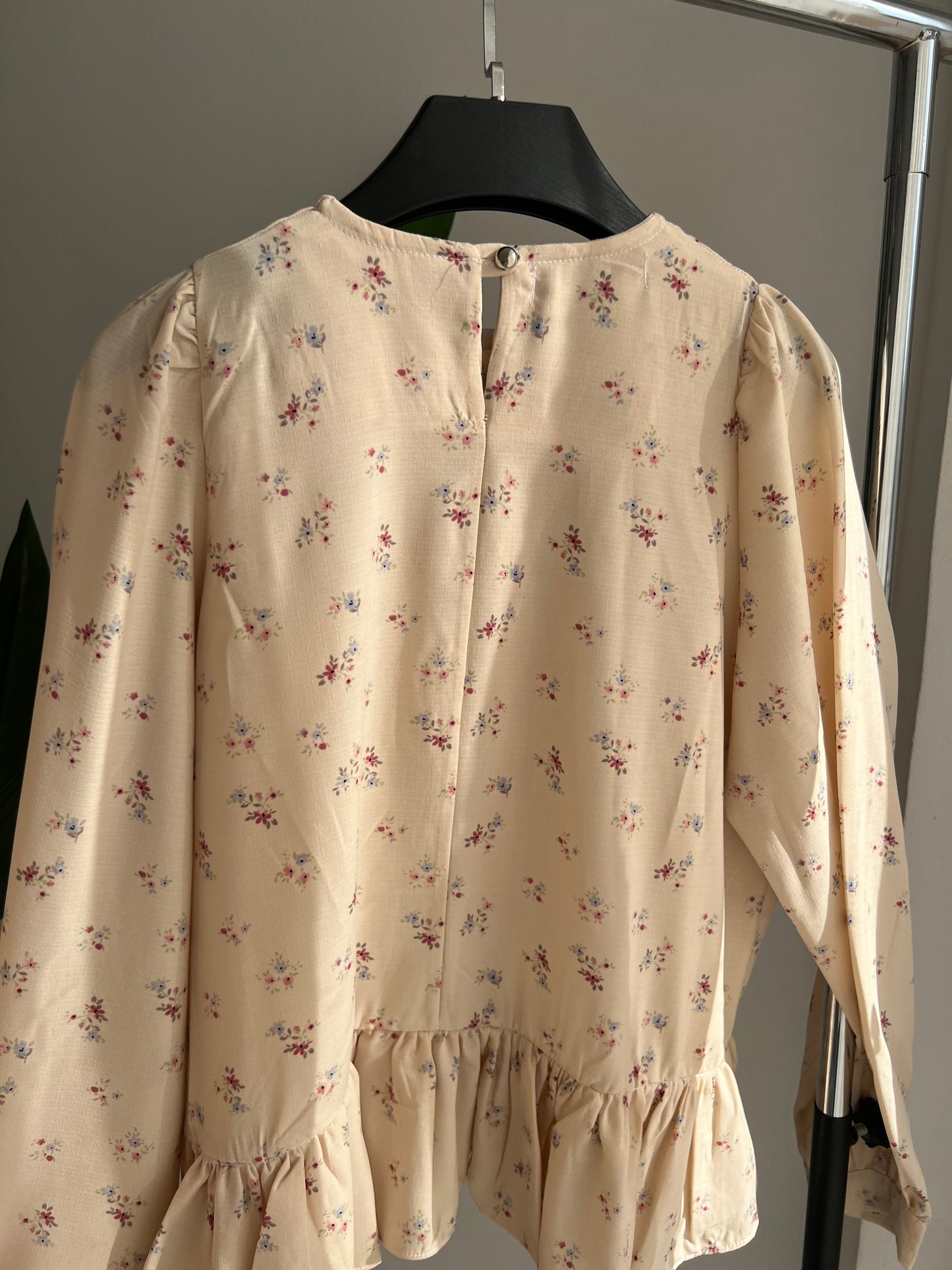HAUT EN LIN AVEC DES FLEUR