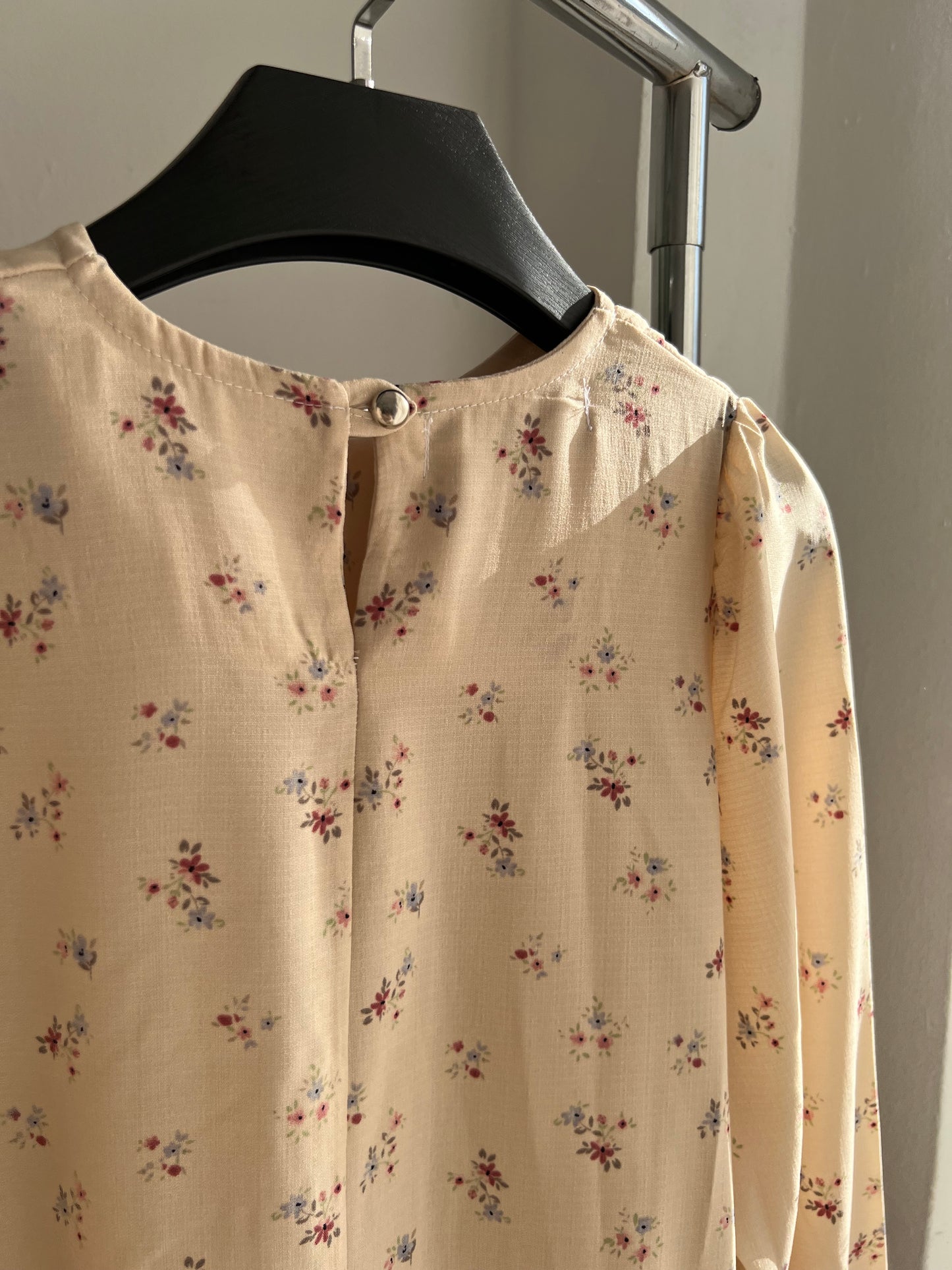 HAUT EN LIN AVEC DES FLEUR