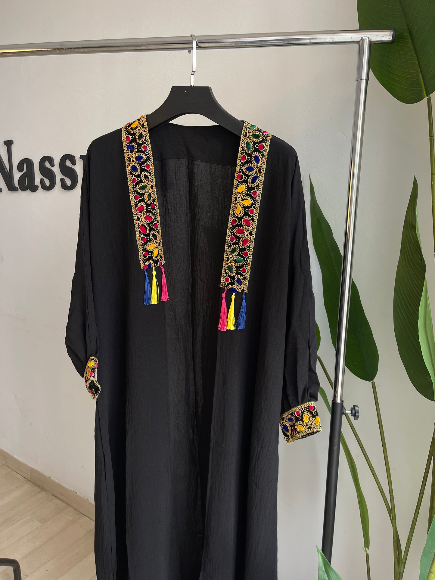 ABAYA AVEC BRODERIE HINDIEN