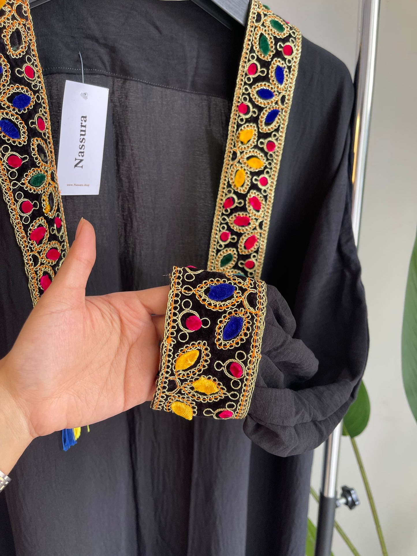 ABAYA AVEC BRODERIE HINDIEN