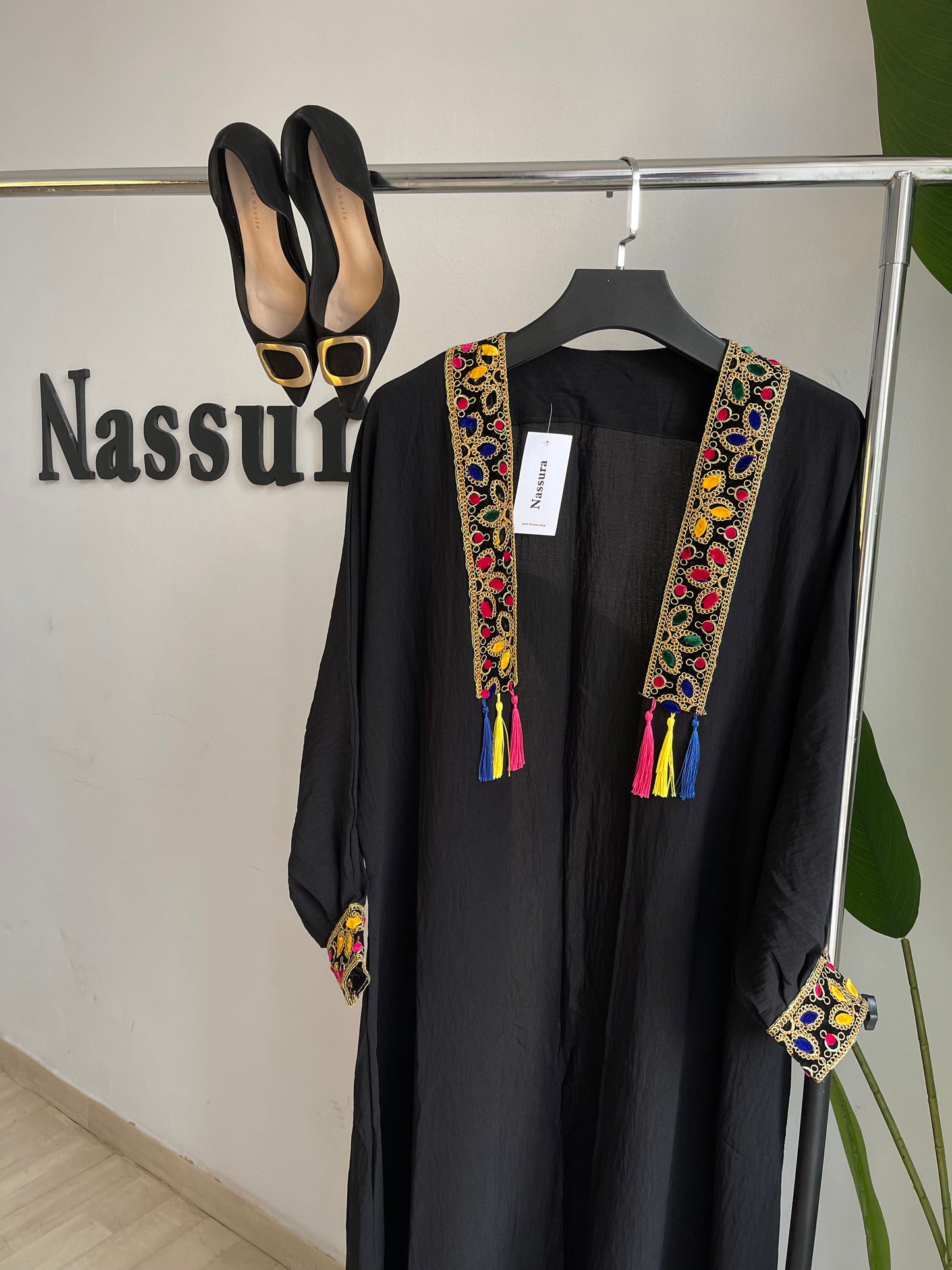 ABAYA AVEC BRODERIE HINDIEN